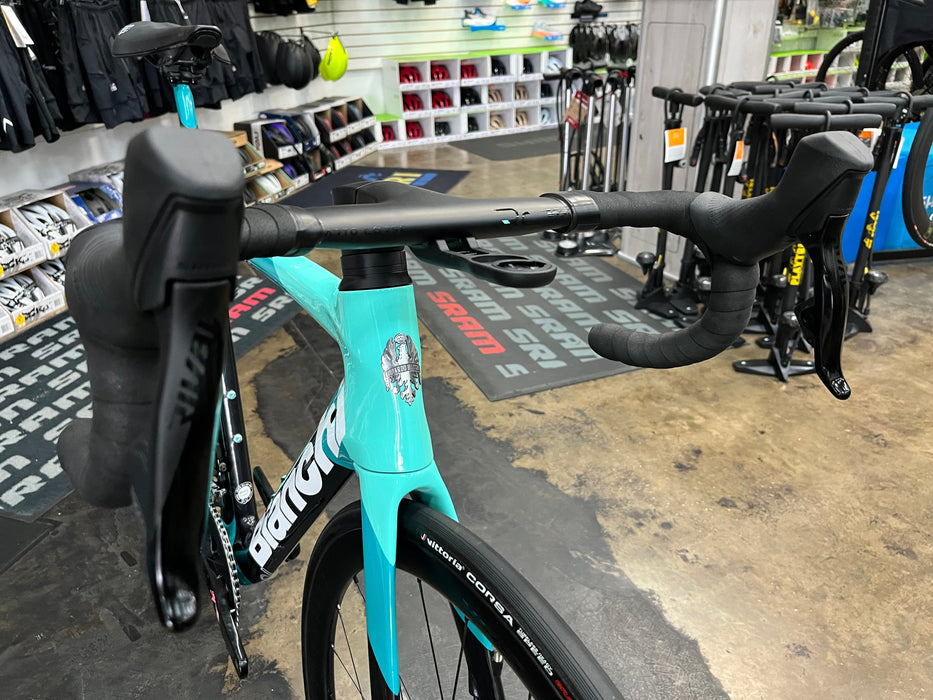 Bianchi Oltre XR4 Disc SRAM Rival AXS Profile Design GMR 38 Carbon Wheels