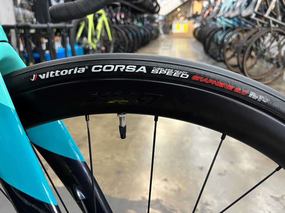 Bianchi Oltre XR4 Disc SRAM Rival AXS Profile Design GMR 38 Carbon Wheels