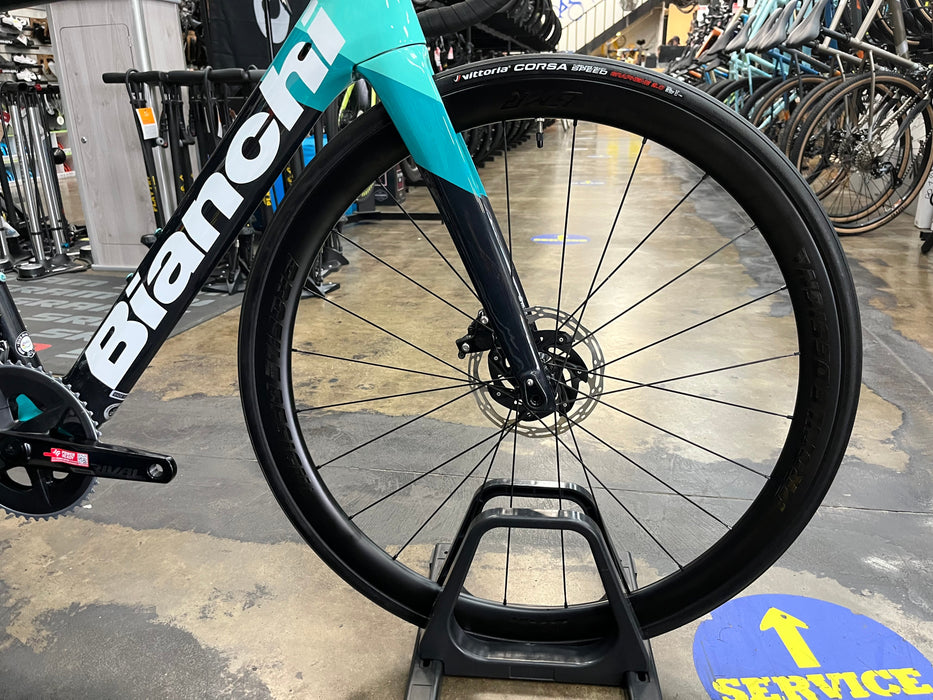 Bianchi Oltre XR4 Disc SRAM Rival AXS Profile Design GMR 38 Carbon Wheels