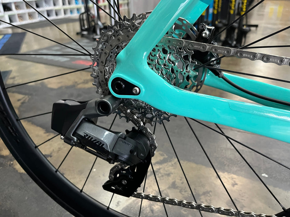 Bianchi Oltre XR4 Disc SRAM Rival AXS Profile Design GMR 38 Carbon Wheels
