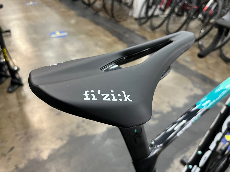 Bianchi Oltre XR4 Disc SRAM Rival AXS Profile Design GMR 38 Carbon Wheels