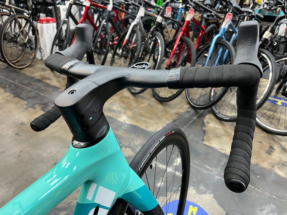 Bianchi Oltre XR4 Disc SRAM Rival AXS Profile Design GMR 38 Carbon Wheels