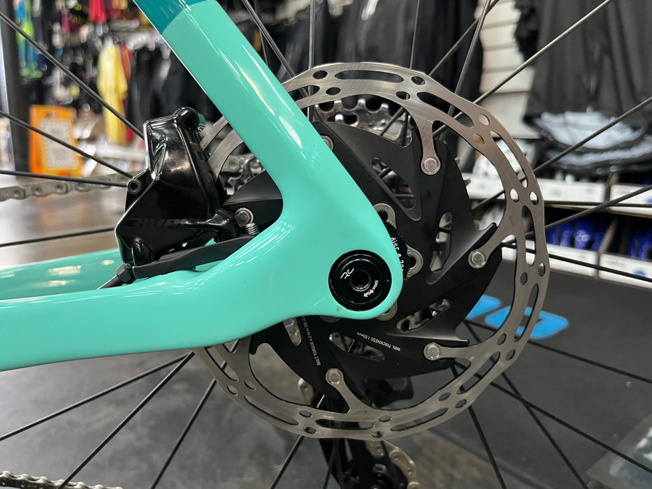 Bianchi Oltre XR4 Disc SRAM Rival AXS Profile Design GMR 38 Carbon Wheels