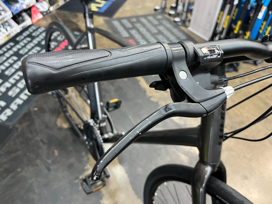 Giant Escape 3 Disc Shimano Tourney - Metallic Black 2022 USED