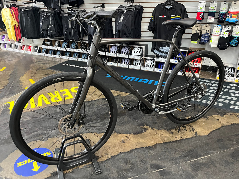Giant Escape 3 Disc Shimano Tourney - Metallic Black 2022 USED