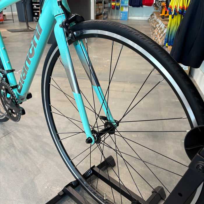 Bianchi Via Nirone 7 Shimano Claris 8-Speed