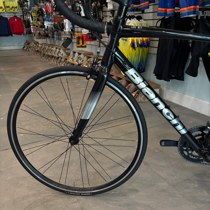 Bianchi Via Nirone 7 Shimano Claris 8-Speed
