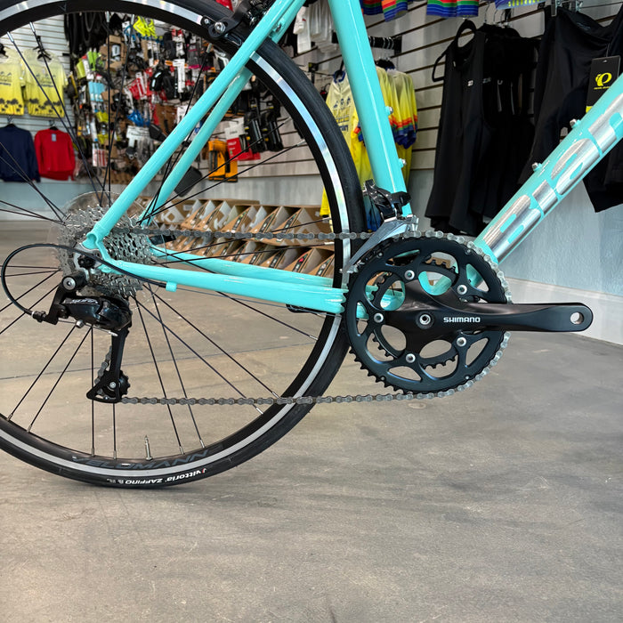 Bianchi Via Nirone 7 Shimano Claris 8-Speed