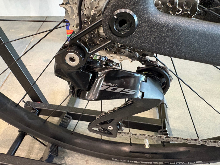 Scott Addict 40 Shimano 105 Di2 12-Speed