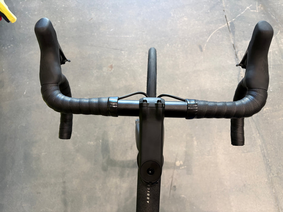 Scott Addict 40 Shimano 105 Di2 12-Speed