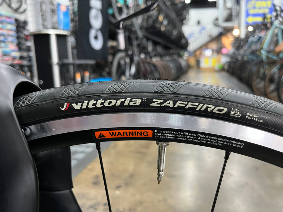 Ventum One Shimano Ultegra Di2 11 Speed - Black/Red