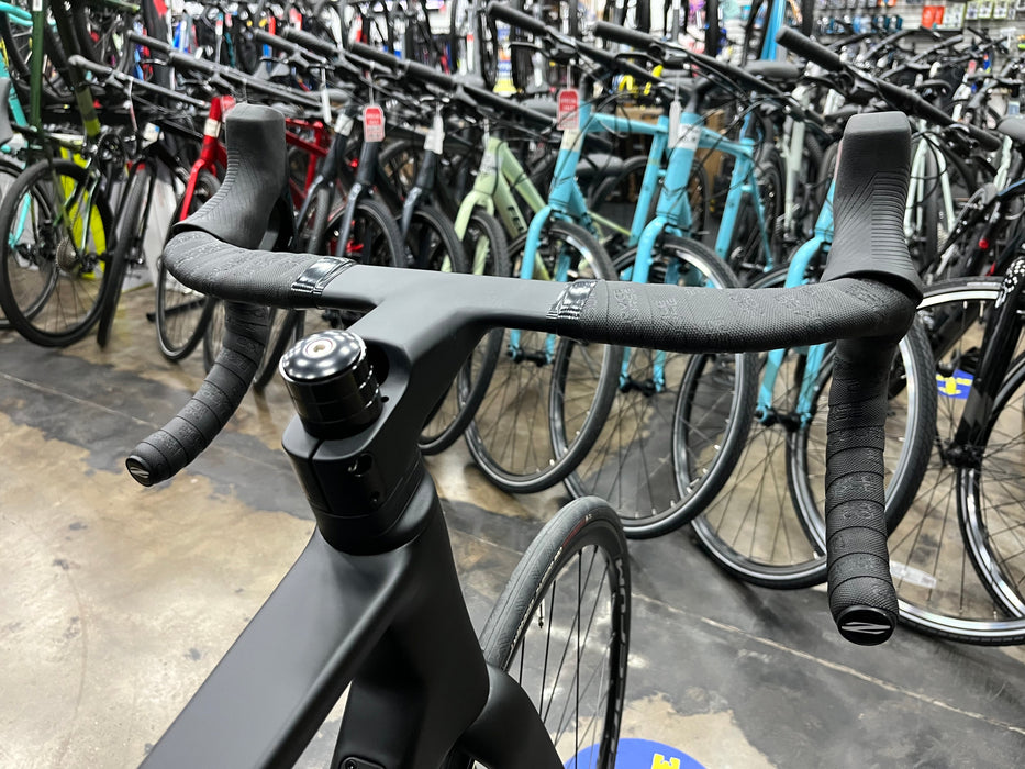 Playtri Carbon Disc Bike SRAM Rival AXS