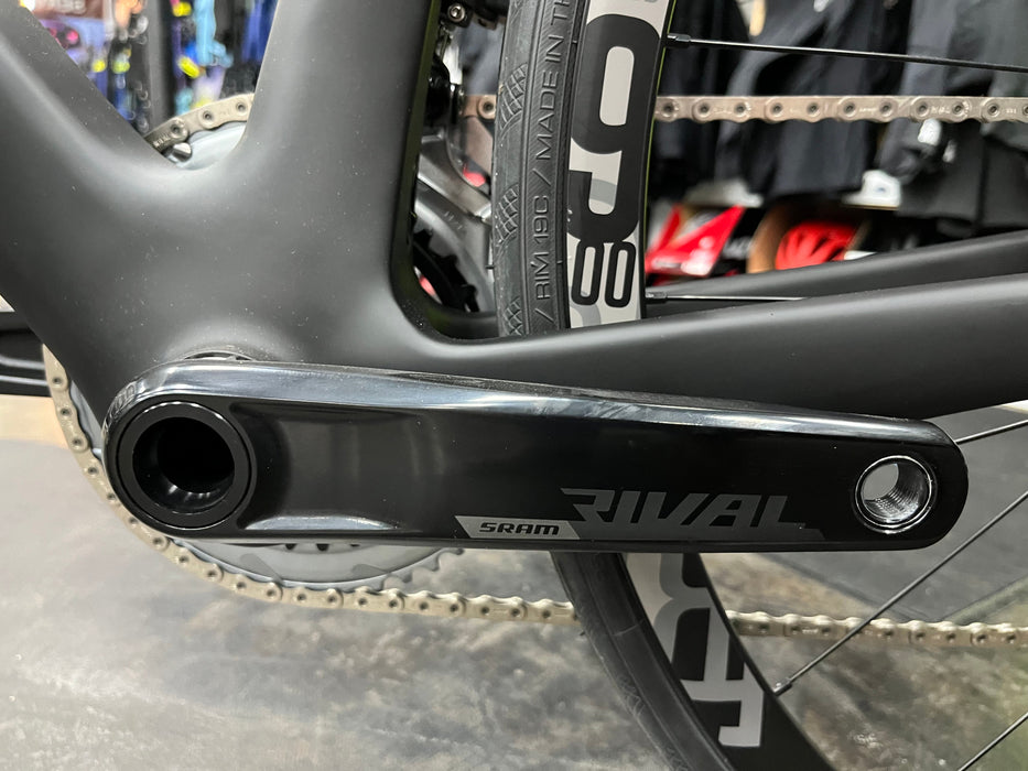 Playtri Carbon Disc Bike SRAM Rival AXS