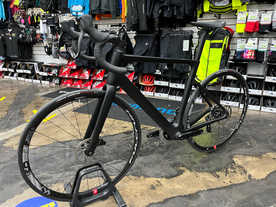 Playtri Carbon Disc Bike SRAM Rival AXS