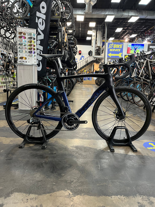 Pinarello Dogma F Disc SRAM Red eTap AXS w/ Vision 35 Wheels