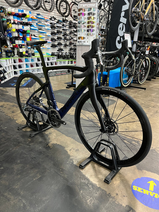 Pinarello Dogma F Disc SRAM Red eTap AXS w/ Vision 35 Wheels