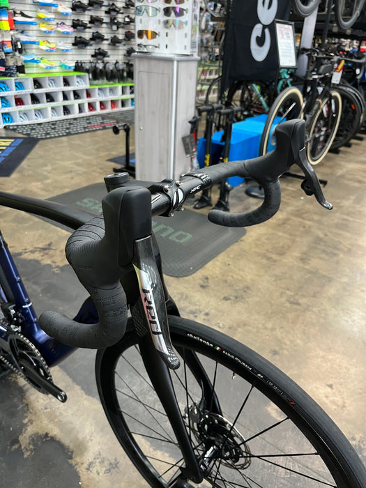 Pinarello Dogma F Disc SRAM Red eTap AXS w/ Vision 35 Wheels