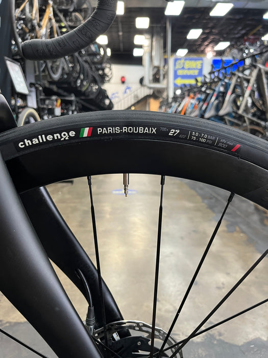 Pinarello Dogma F Disc SRAM Red eTap AXS w/ Vision 35 Wheels