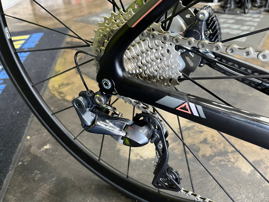 Fuji Women's Supreme 1.1 Shimano Ultegra Di2 w/DT Swiss P1800 wheels