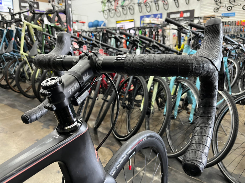 Fuji Women's Supreme 1.1 Shimano Ultegra Di2 w/DT Swiss P1800 wheels