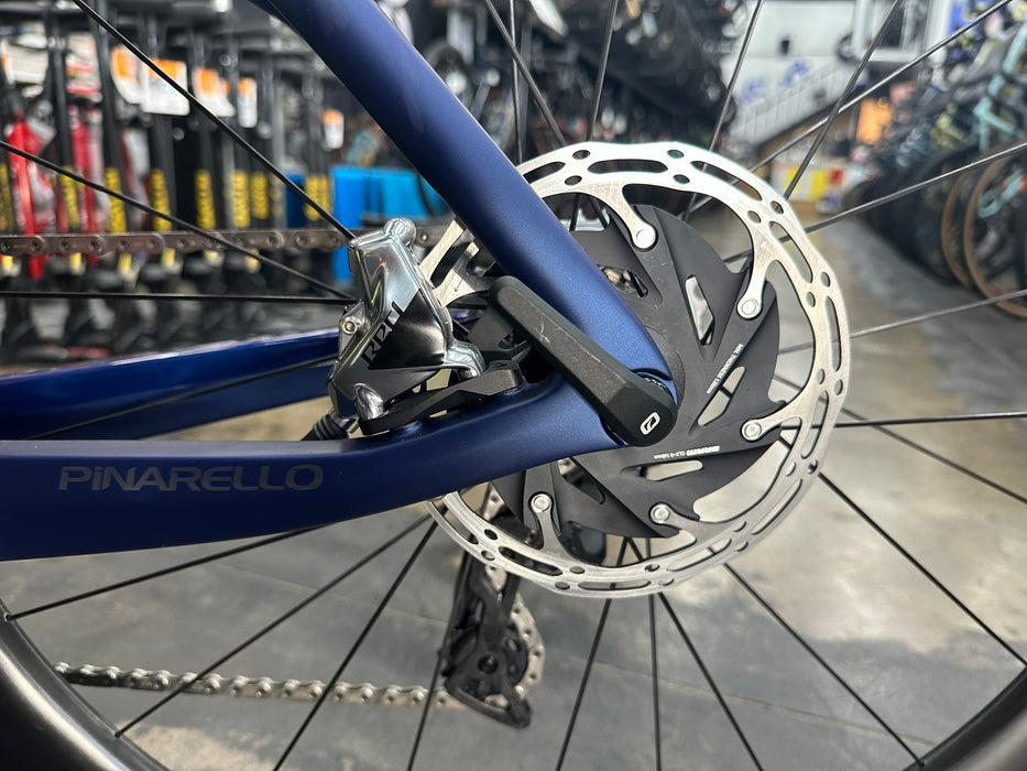 Pinarello Dogma F Disc SRAM Red eTap AXS - Enve Foundation 45