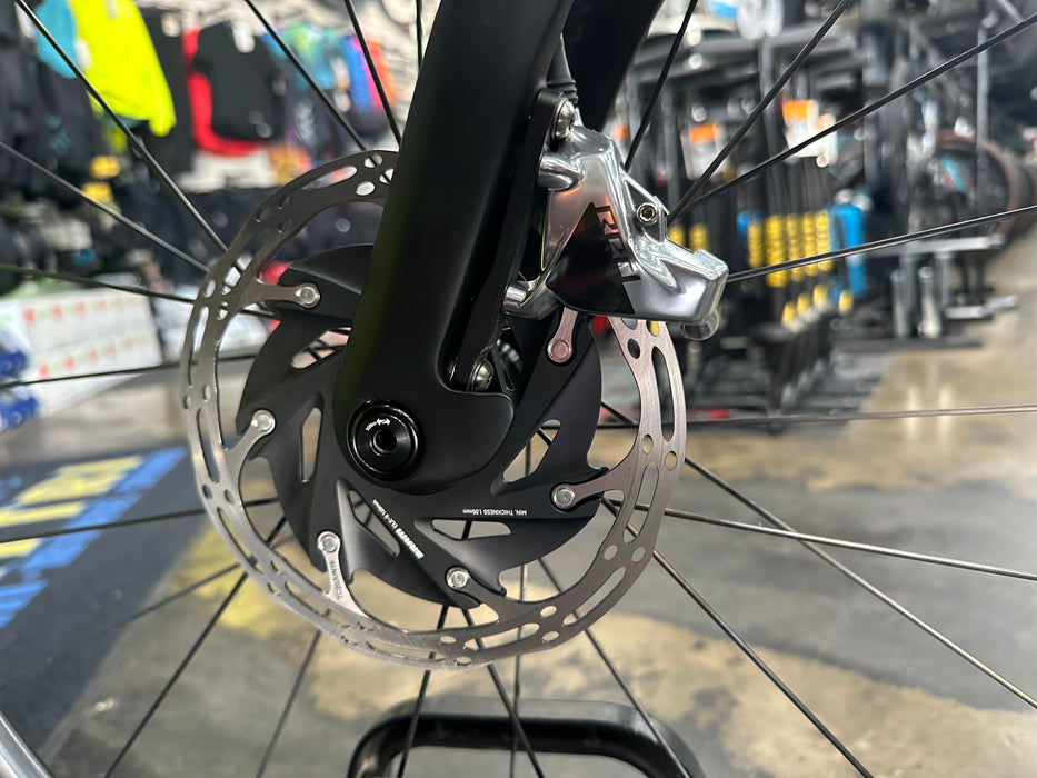 Pinarello Dogma F Disc SRAM Red eTap AXS - Enve Foundation 45