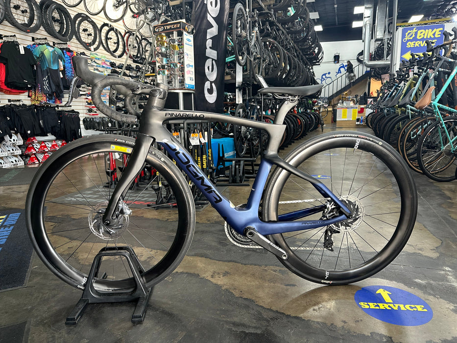 Pinarello Dogma F Disc SRAM Red eTap AXS - Enve Foundation 45