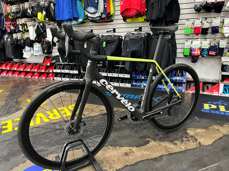 Cervelo R5 Limited Edition Paris Green SRAM Force eTap AXS D1 w/Profile Design GMR 38 Wheels