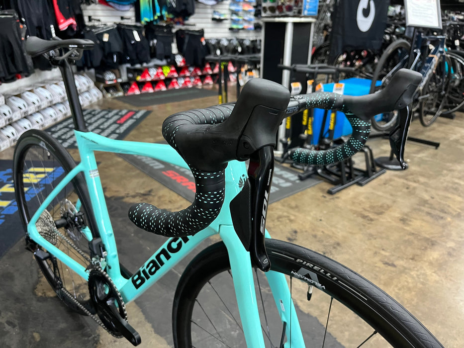 Bianchi Specialissima Comp Shimano 105 Di2 - 2025