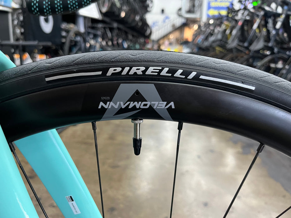 Bianchi Specialissima Comp Shimano 105 Di2 - 2025