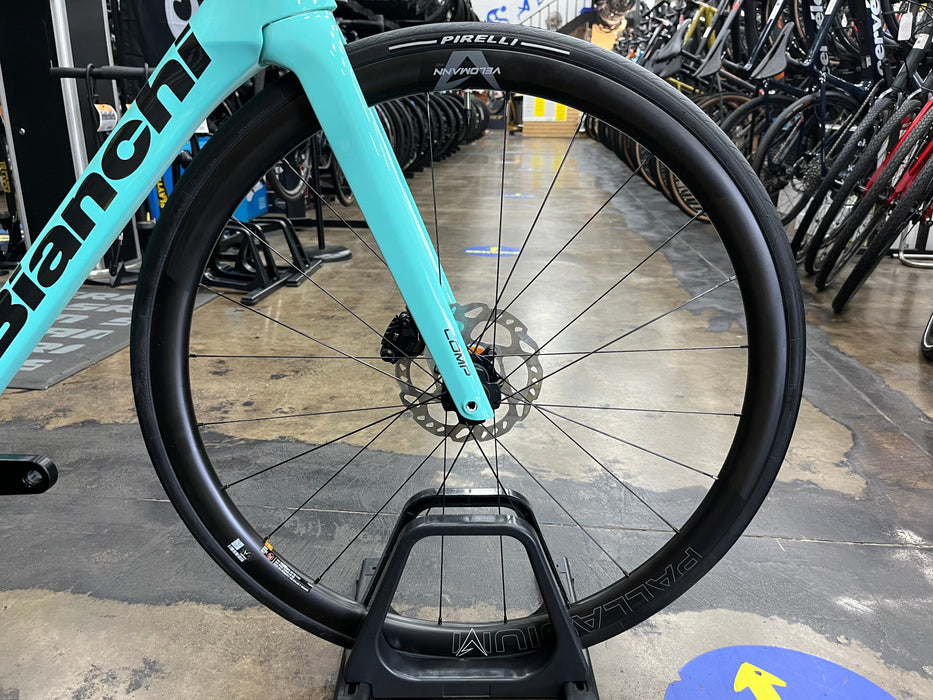 Bianchi Specialissima Comp Shimano 105 Di2 - 2025