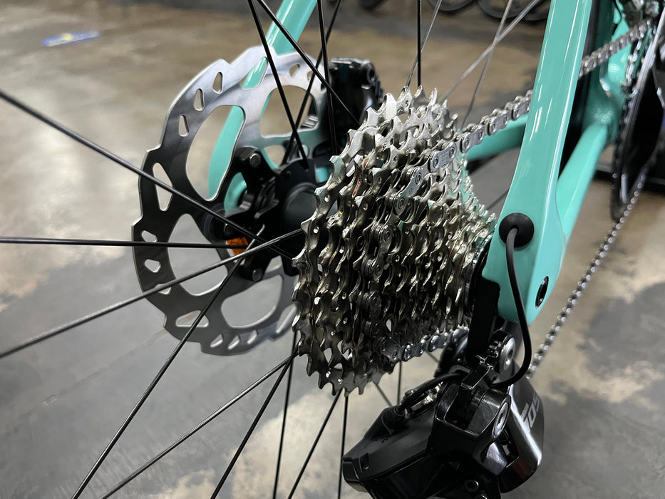 Bianchi Specialissima Comp Shimano 105 Di2 - 2025