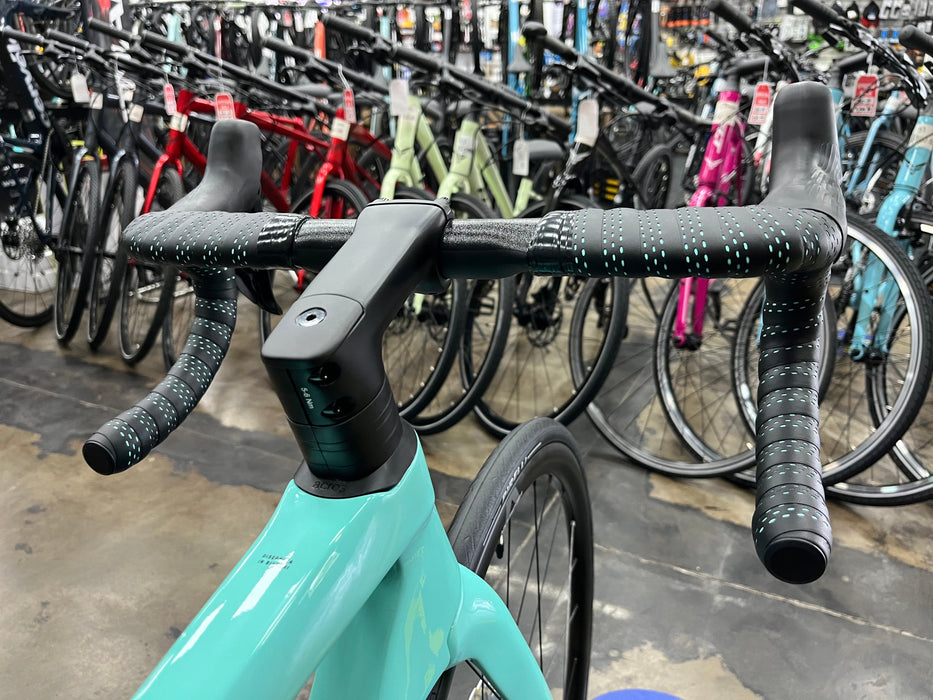 Bianchi Specialissima Comp Shimano 105 Di2 - 2025