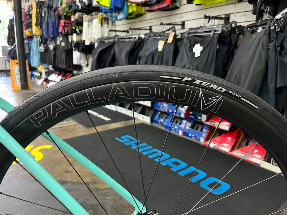 Bianchi Specialissima Comp Shimano 105 Di2 - 2025