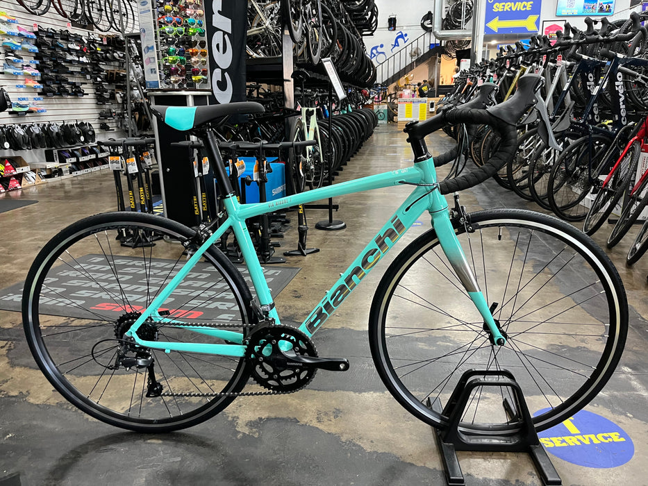 Bianchi Via Nirone 7 Shimano Claris 8-Speed