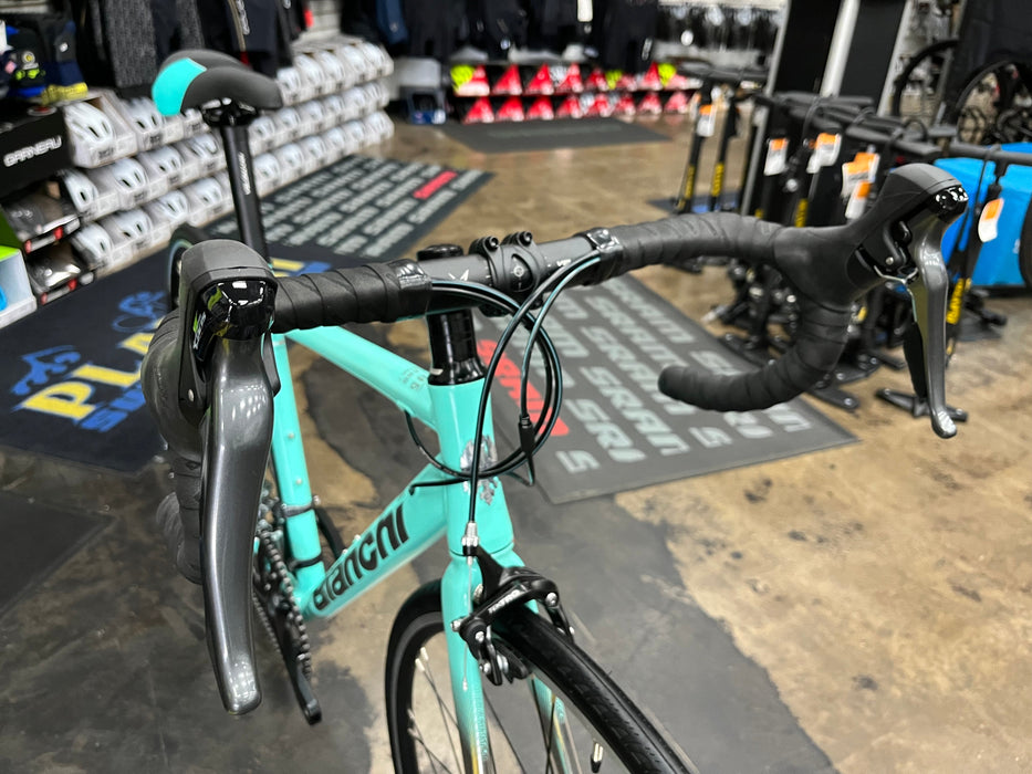 Bianchi Via Nirone 7 Shimano Claris 8-Speed