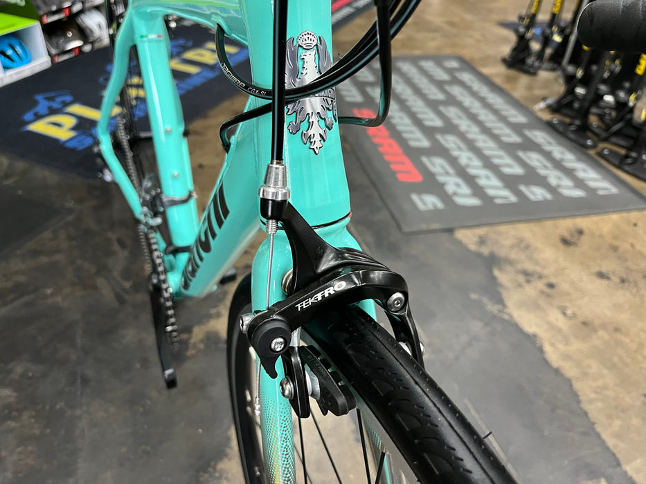 Bianchi Via Nirone 7 Shimano Claris 8-Speed