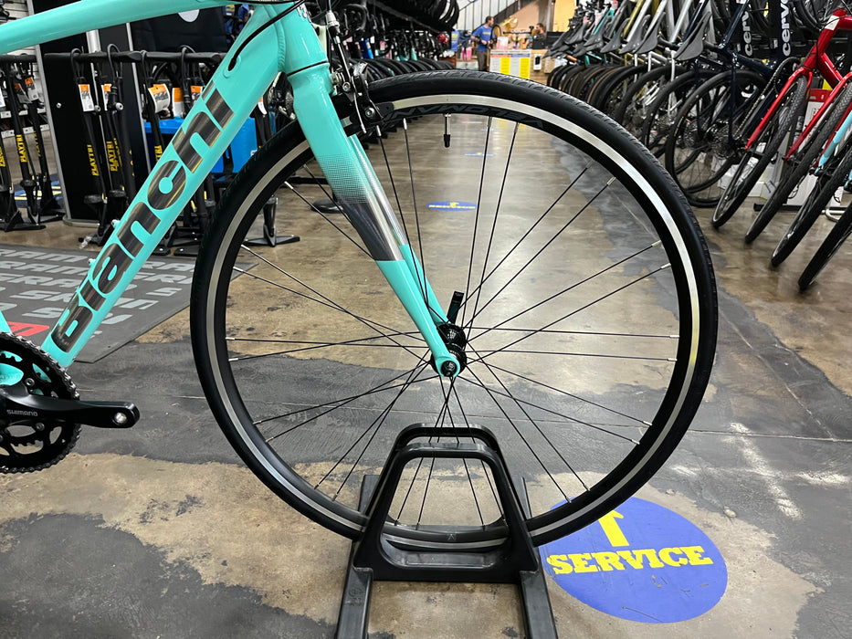 Bianchi Via Nirone 7 Shimano Claris 8-Speed