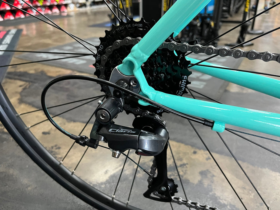 Bianchi Via Nirone 7 Shimano Claris 8-Speed