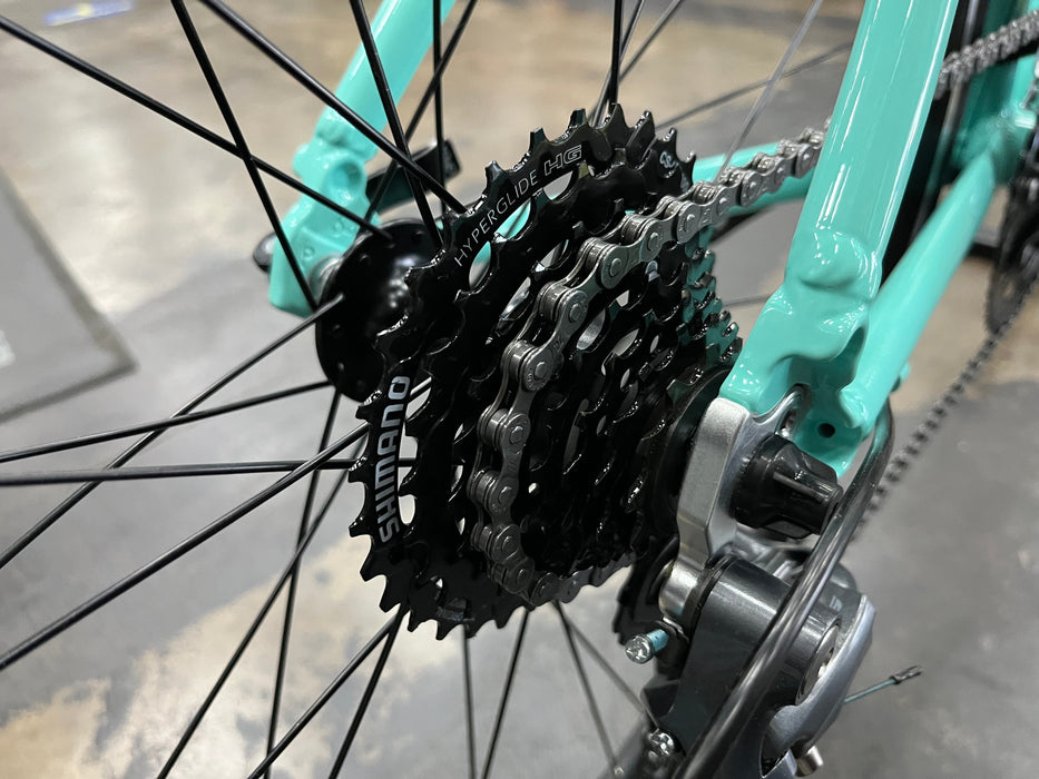Bianchi Via Nirone 7 Shimano Claris 8-Speed