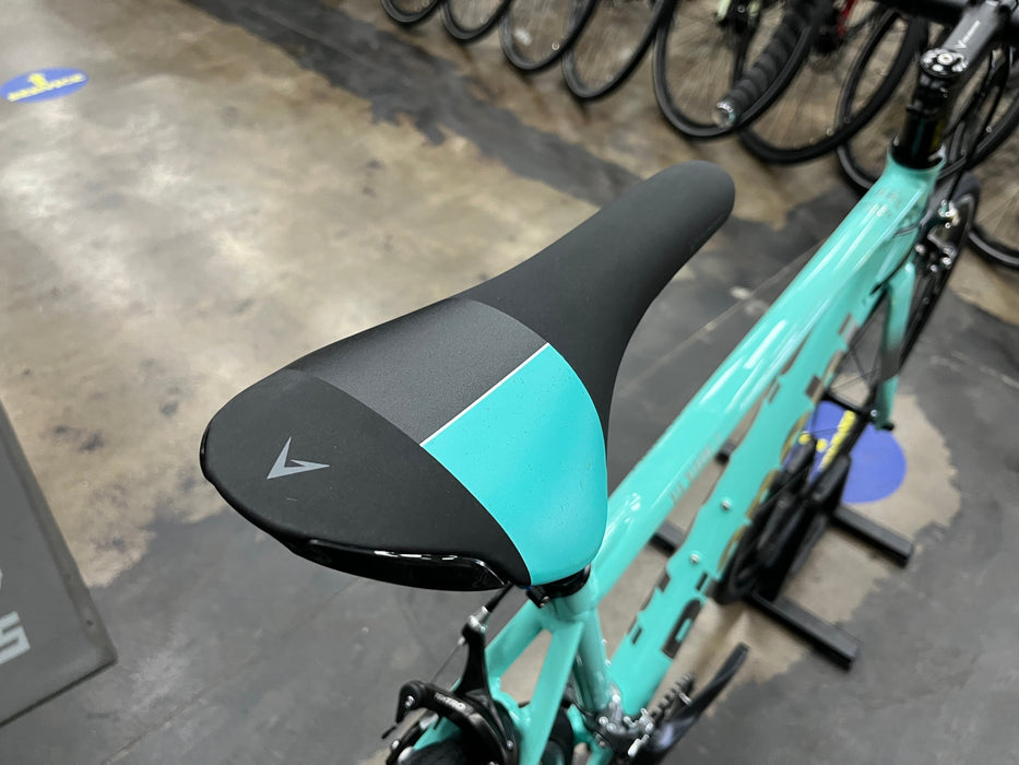 Bianchi Via Nirone 7 Shimano Claris 8-Speed