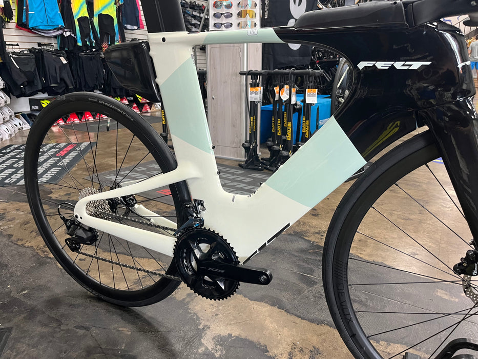 Felt IAX Advanced Shimano 105 12-Speed - Sage White 2025