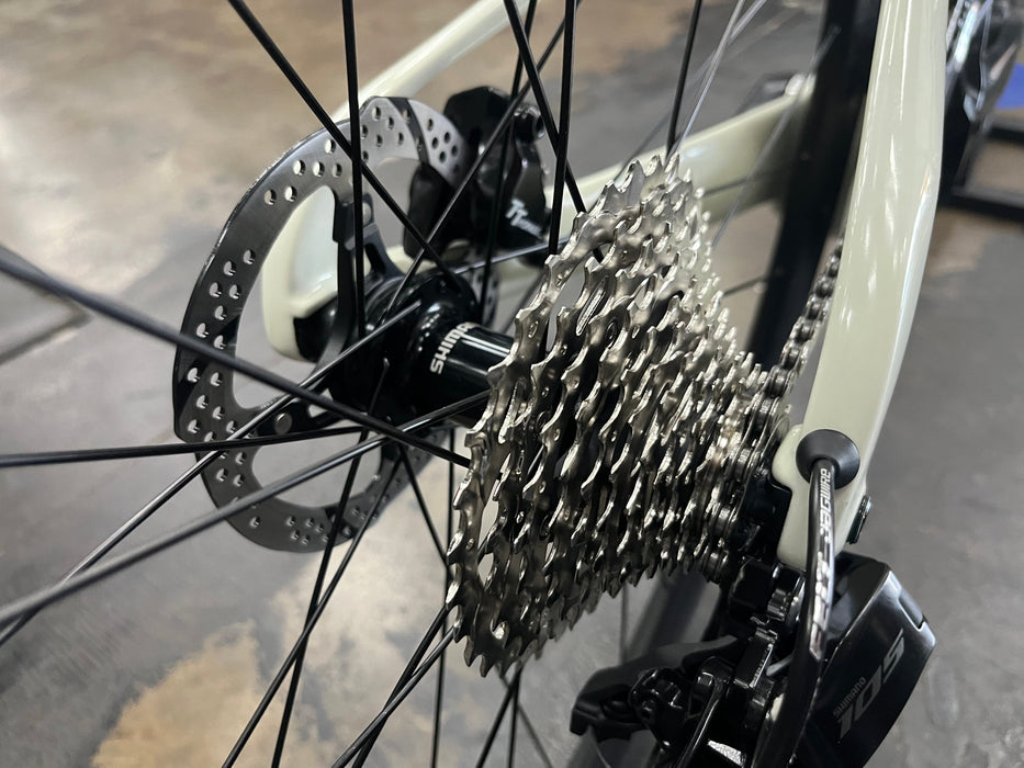 Felt IAX Advanced Shimano 105 12-Speed - Sage White 2025