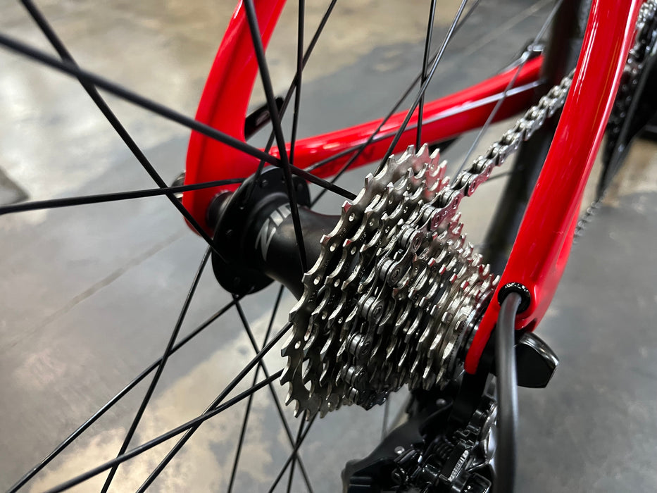 Pinarello Gan Rim Shimano 105 11 Speed - ZIPP 404 Firecrest Wheelset - Red