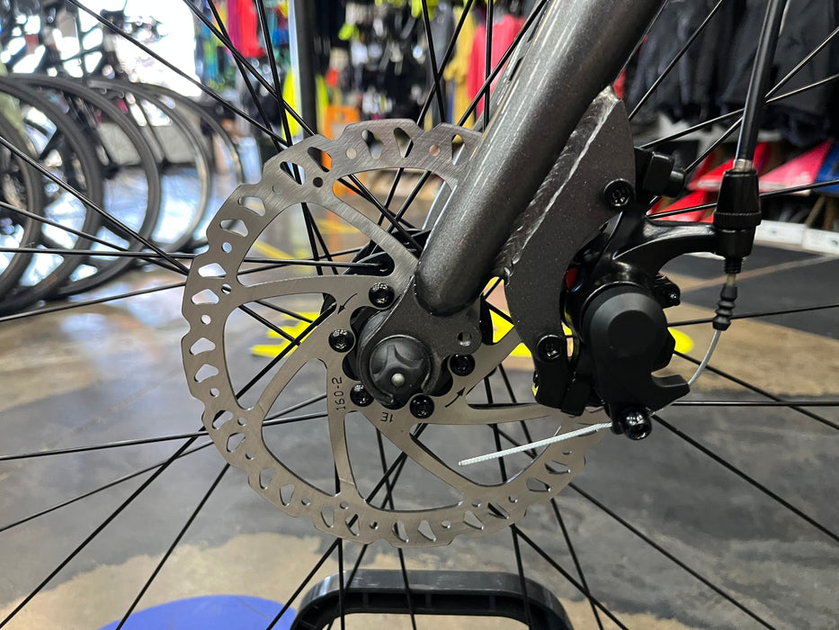 Giant Escape 3 Disc Shimano Tourney - Metallic Black 2022