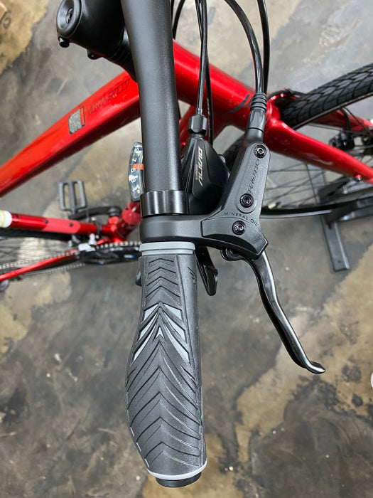 Felt Verza Speed 40 Shimano Altus - Red