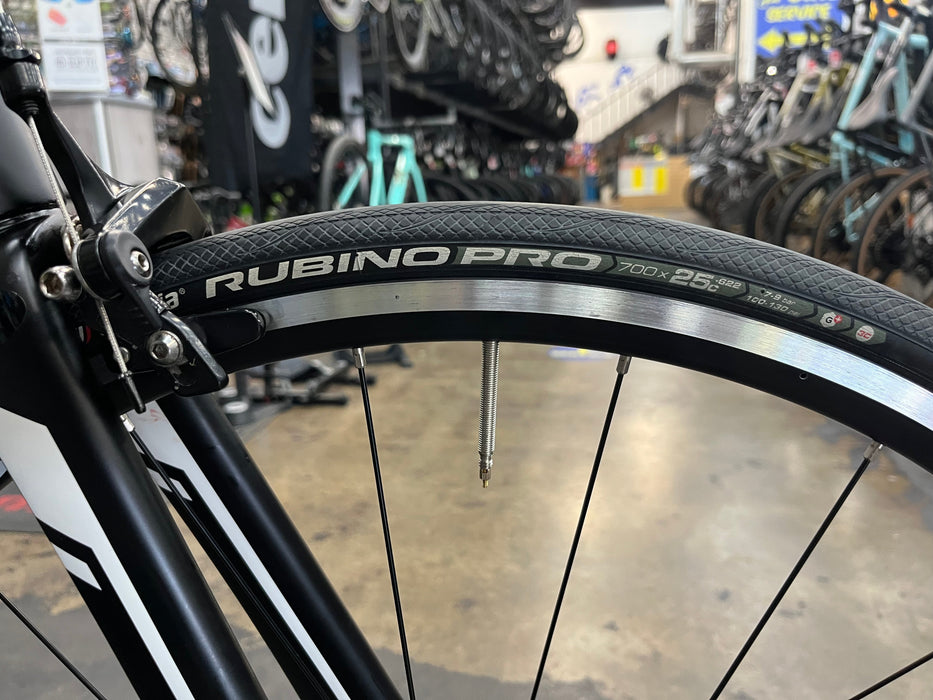 Felt B16 Shimano Ultegra 10 Speed - Carbon/Black/White 2013 USED