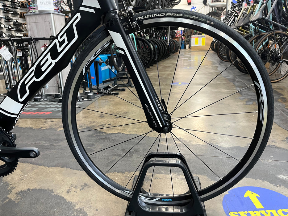 Felt B16 Shimano Ultegra 10 Speed - Carbon/Black/White 2013 USED