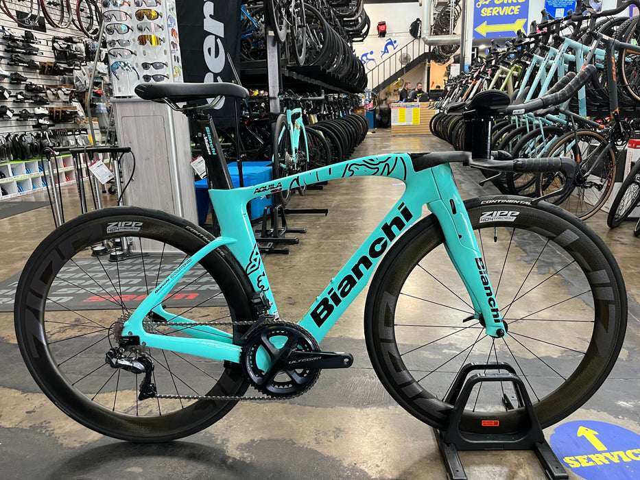Bianchi Aquila CV Shimano Ultegra Di2 11 Speed - ZIPP 404 Firecrest Wheels - Celeste