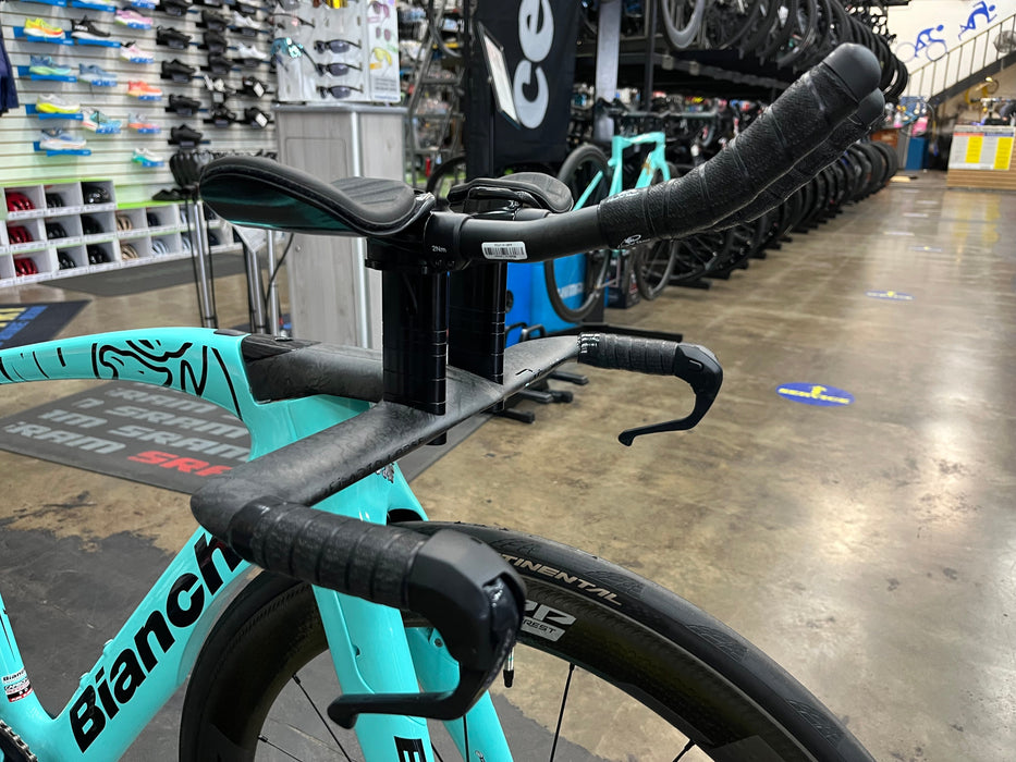 Bianchi Aquila CV Shimano Ultegra Di2 11 Speed - ZIPP 404 Firecrest Wheels - Celeste